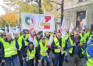 Thumbnail for the post titled: Protest pracowników Grupy Enea. Związkowcy złożyli petycję w Ministerstwie Aktywów Państwowych.